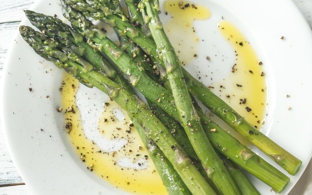 Seasonal Recipe: Smoked Salmon and Asparagus Salad